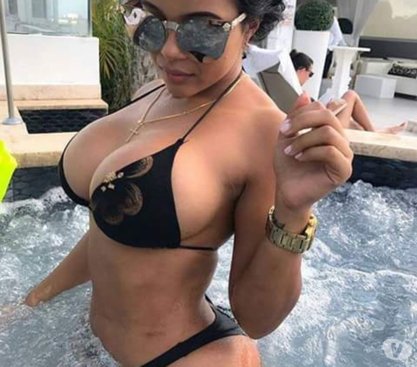 Superbe poupée brune latine